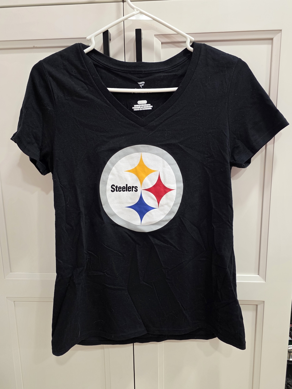 Fanatics Women's Black V-Neck Pittsburgh Steelers Logo Tee